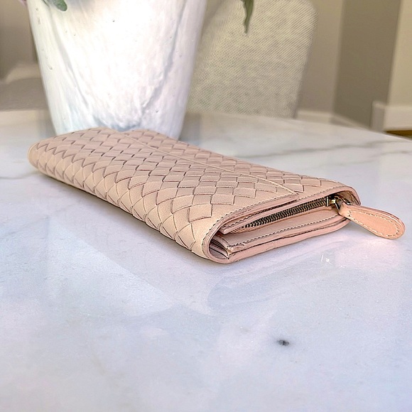 Bottega Veneta leather wallet with snap - Picture 11 of 14